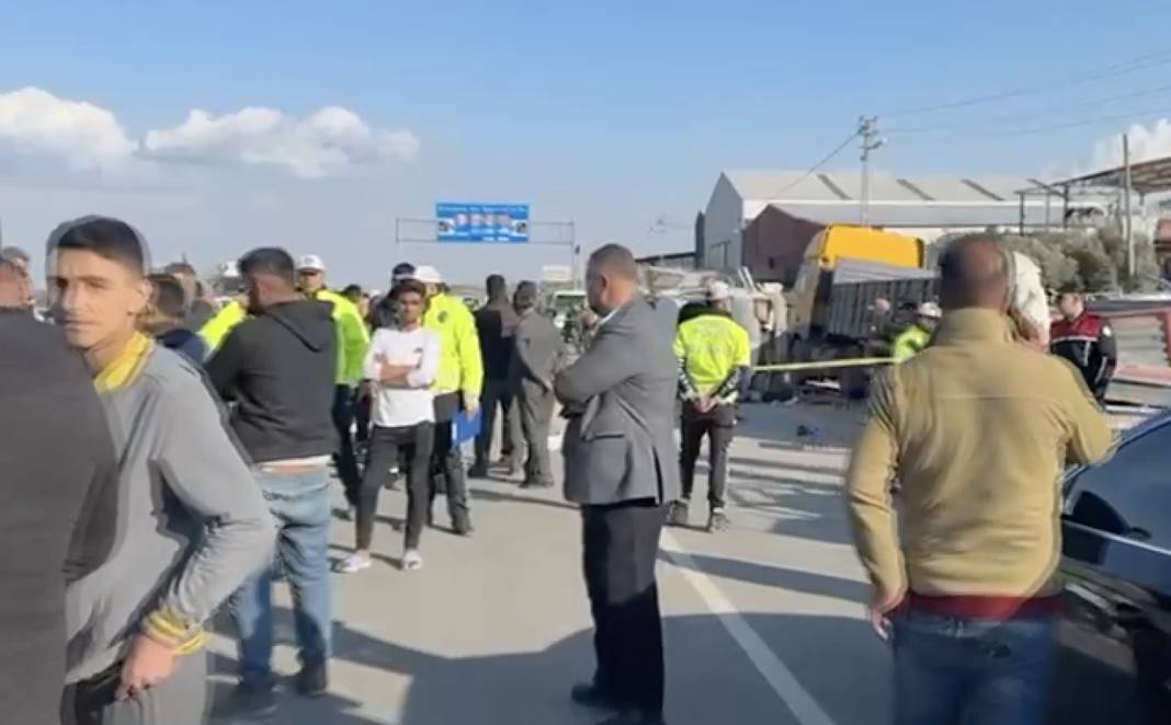 Servis aracı TIR ile çarpıştı! 6 ölü, 8 yaralı var 3